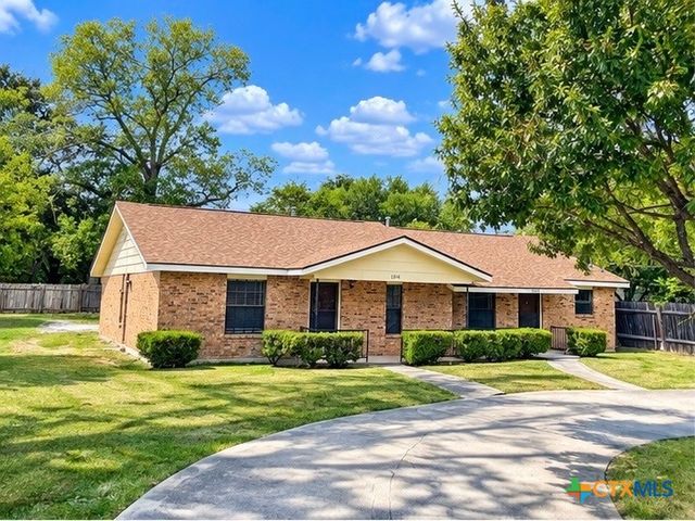 1312 S Mesquite Avenue, New Braunfels, TX 78130