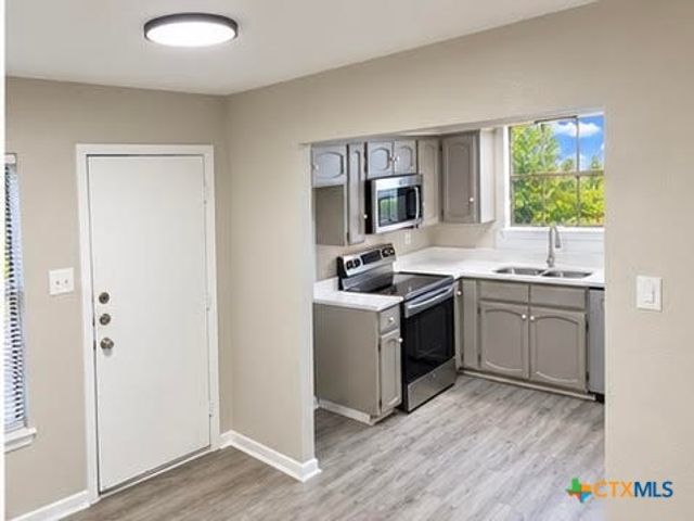 1312 S Mesquite Avenue, New Braunfels, TX 78130