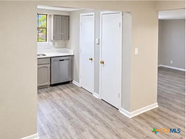 1312 S Mesquite Avenue, New Braunfels, TX 78130