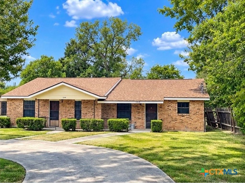 1312 S Mesquite Avenue, New Braunfels, TX 78130