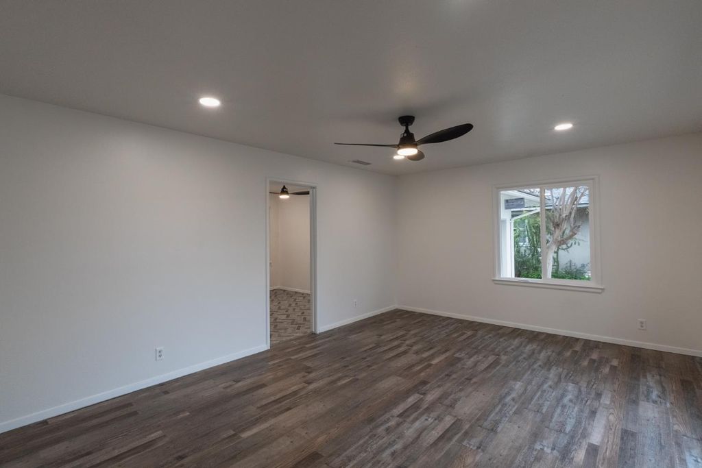 Image 11 of property listing at 1812 W Bellaire Way, Fresno, CA 93705