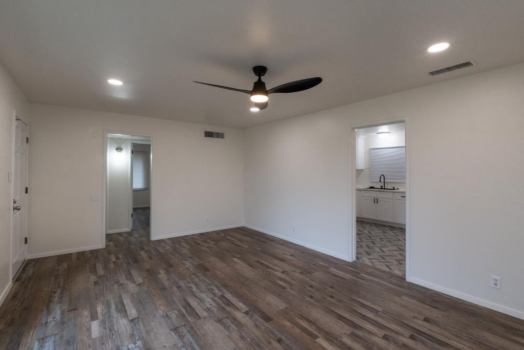 Image 13 of property listing at 1812 W Bellaire Way, Fresno, CA 93705