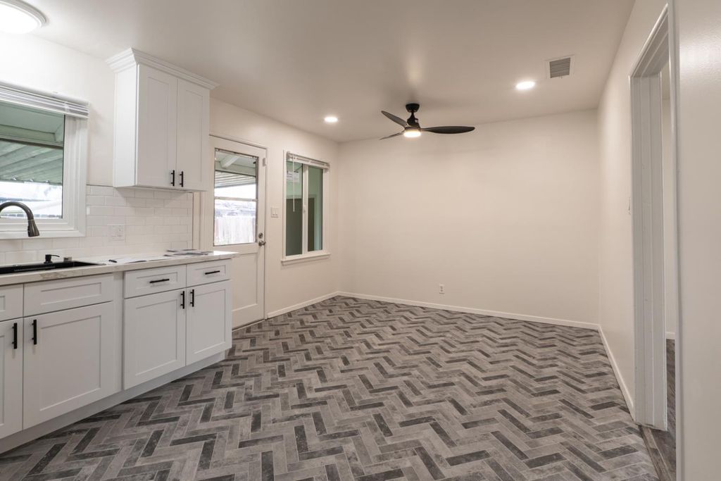 Image 16 of property listing at 1812 W Bellaire Way, Fresno, CA 93705