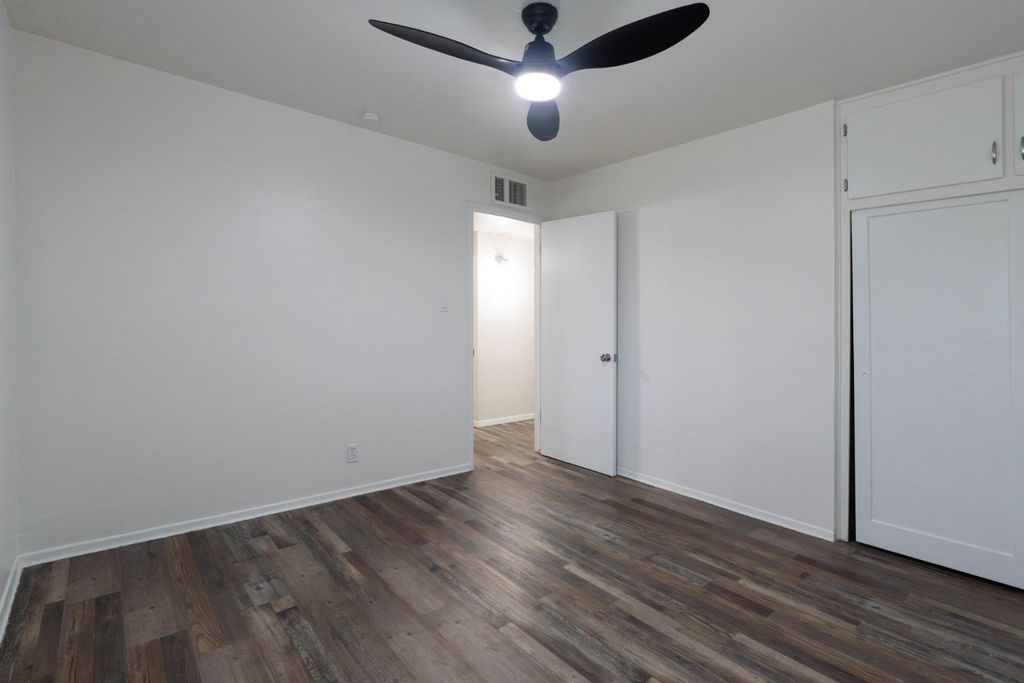 Image 22 of property listing at 1812 W Bellaire Way, Fresno, CA 93705