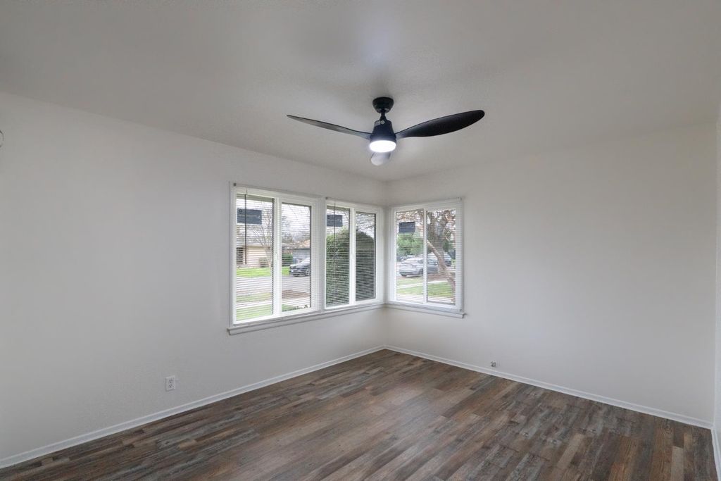 Image 23 of property listing at 1812 W Bellaire Way, Fresno, CA 93705