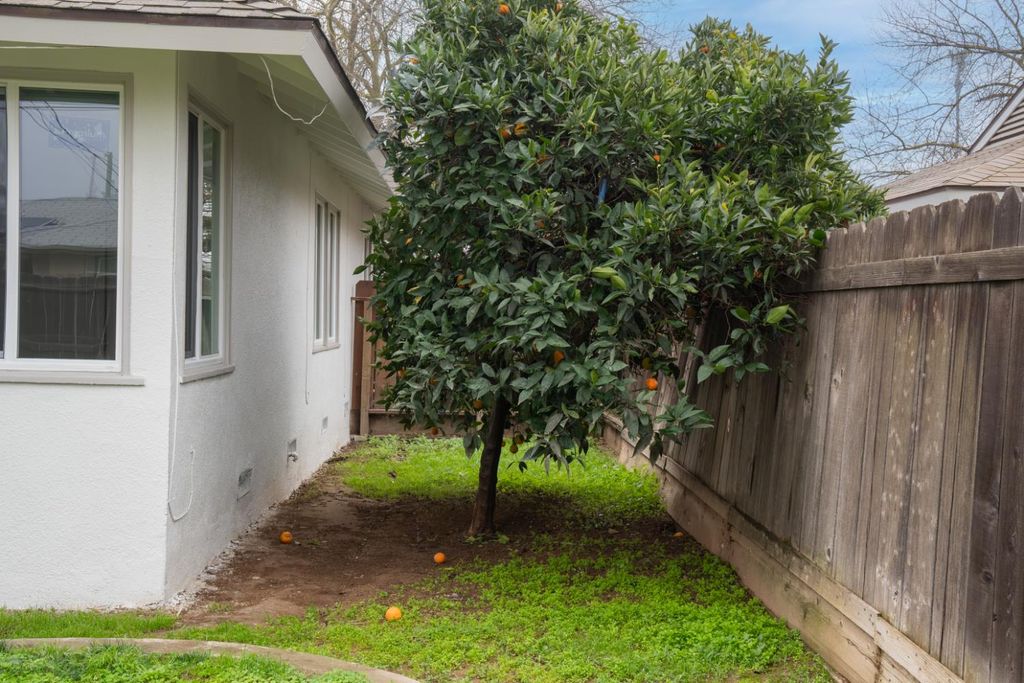 Image 26 of property listing at 1812 W Bellaire Way, Fresno, CA 93705