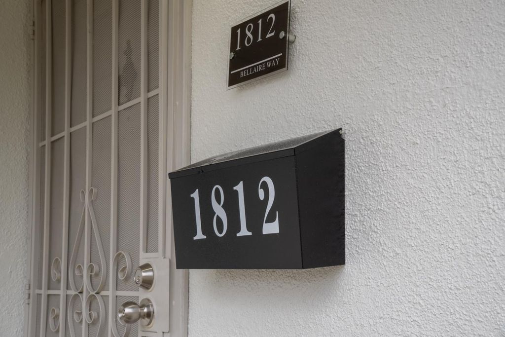 Image 27 of property listing at 1812 W Bellaire Way, Fresno, CA 93705