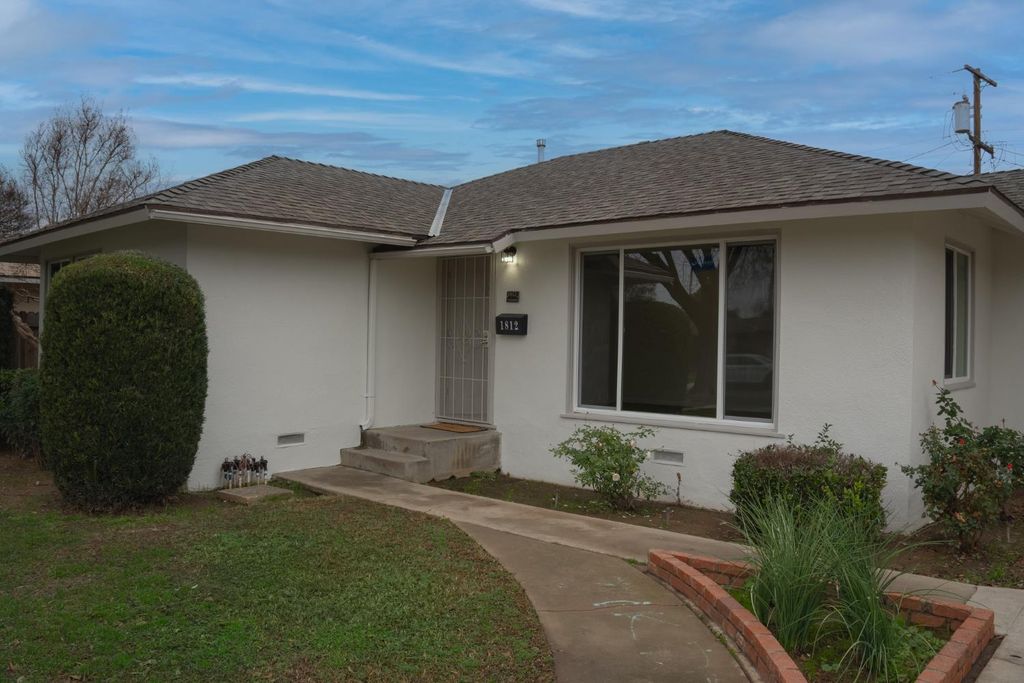 Image 3 of property listing at 1812 W Bellaire Way, Fresno, CA 93705