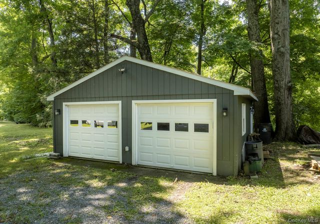 13-14 Creekside Place, Pleasant Valley, NY 12569