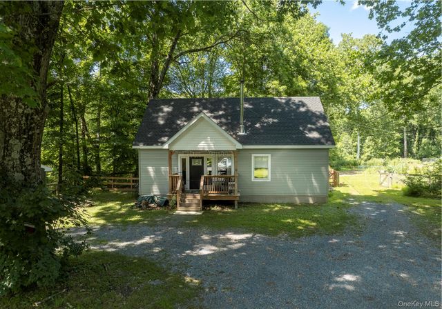 13-14 Creekside Place, Pleasant Valley, NY 12569
