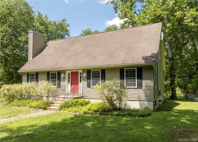 13-14 Creekside Place, Pleasant Valley, NY 12569