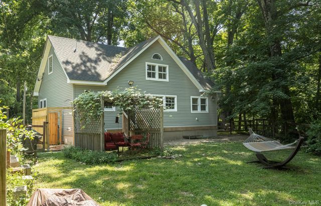 13-14 Creekside Place, Pleasant Valley, NY 12569