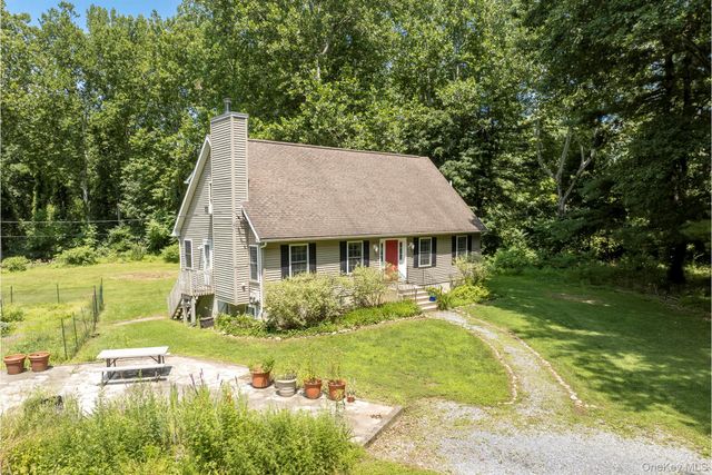 13-14 Creekside Place, Pleasant Valley, NY 12569