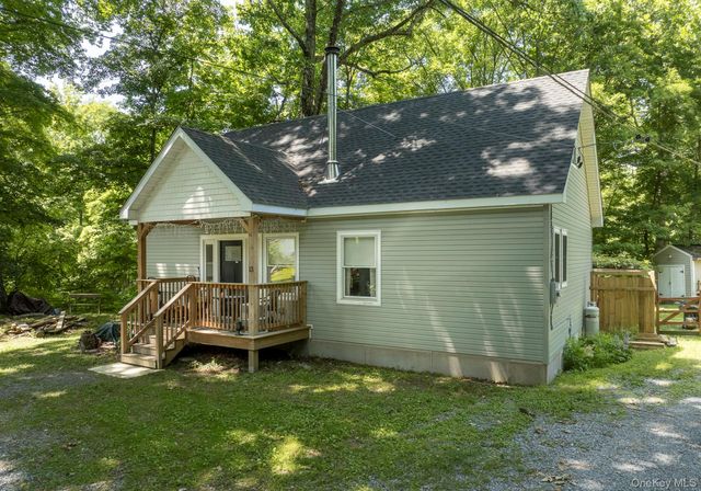 13-14 Creekside Place, Pleasant Valley, NY 12569