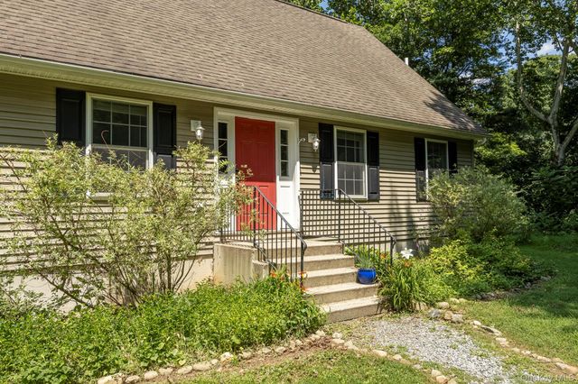 13-14 Creekside Place, Pleasant Valley, NY 12569