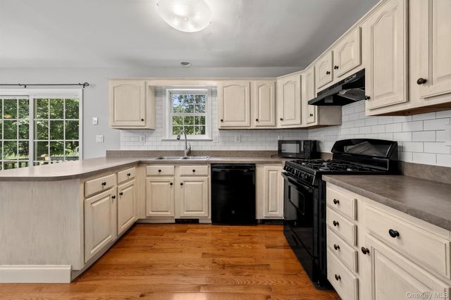 13-14 Creekside Place, Pleasant Valley, NY 12569