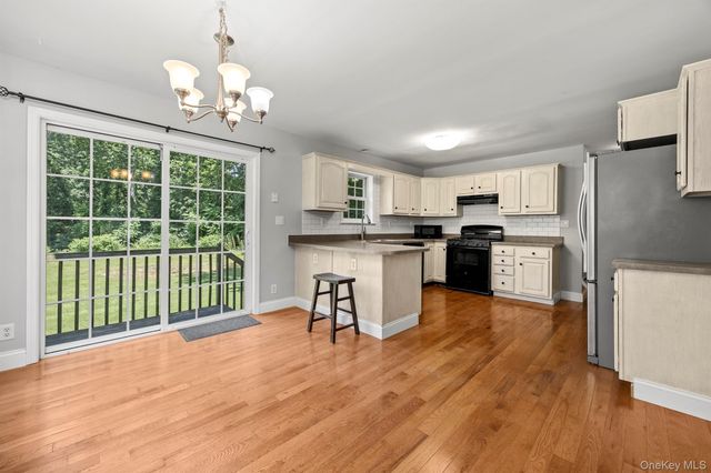 13-14 Creekside Place, Pleasant Valley, NY 12569