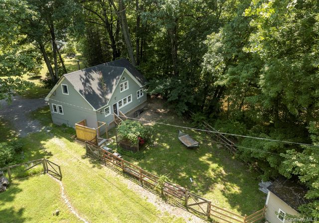 13-14 Creekside Place, Pleasant Valley, NY 12569