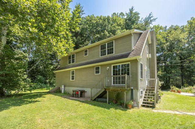 13-14 Creekside Place, Pleasant Valley, NY 12569