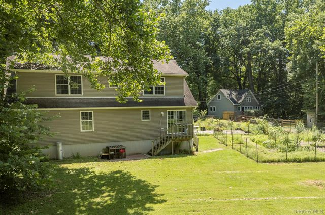 13-14 Creekside Place, Pleasant Valley, NY 12569