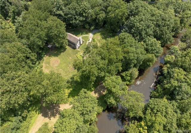 13-14 Creekside Place, Pleasant Valley, NY 12569