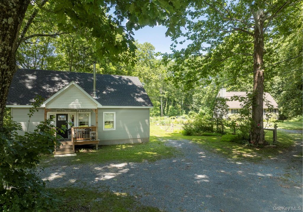 13-14 Creekside Place, Pleasant Valley, NY 12569