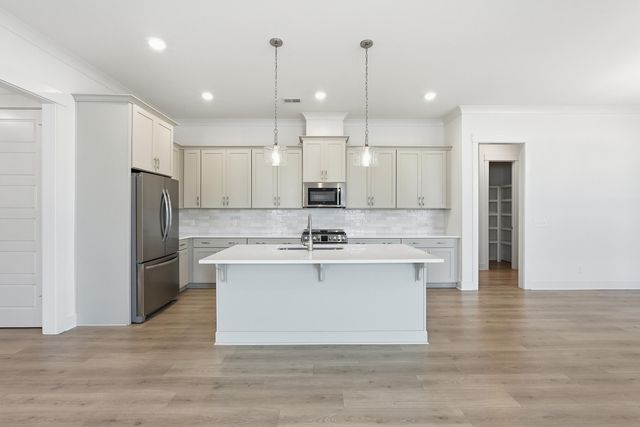 601 Blueway Avenue, Summerville, SC 29486