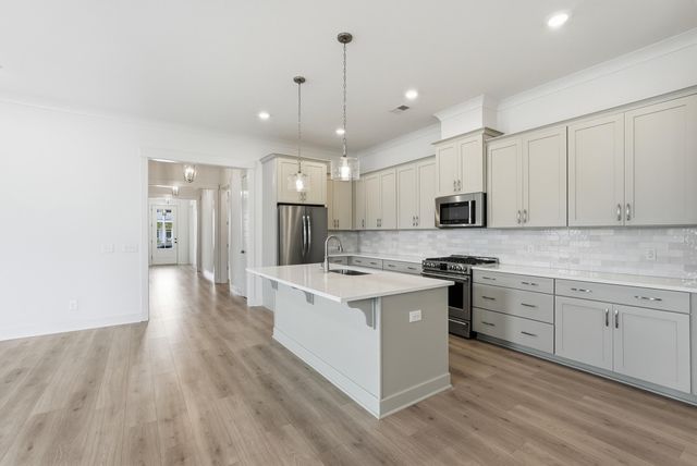 601 Blueway Avenue, Summerville, SC 29486