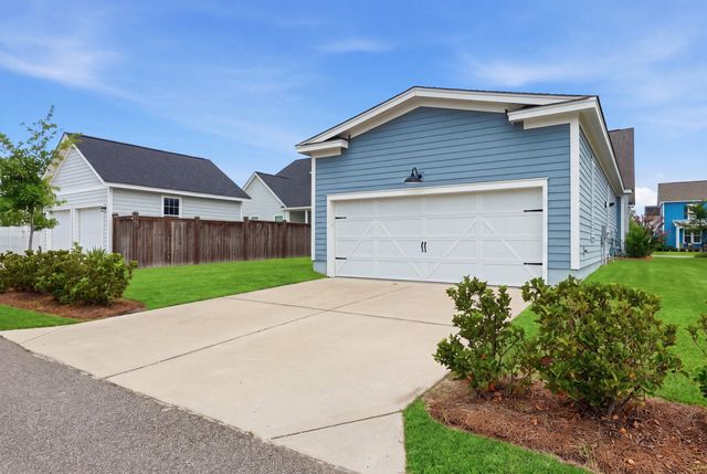 601 Blueway Avenue, Summerville, SC 29486