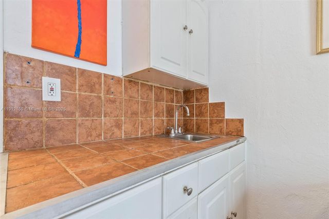 255 W 24th St 208, Miami Beach, FL 33140