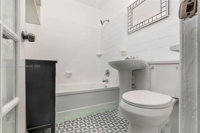 255 W 24th St 208, Miami Beach, FL 33140