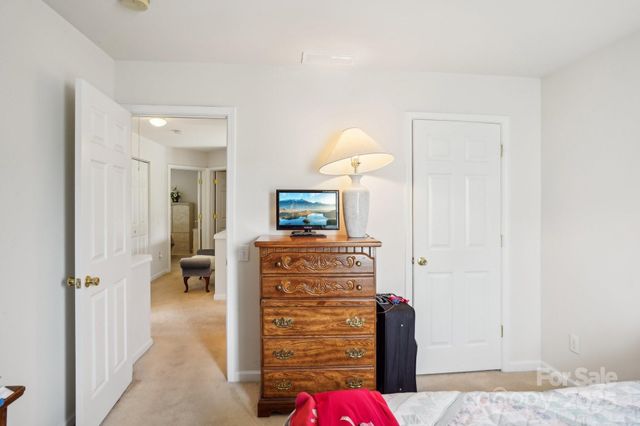 3038 Old Ironside Drive, Charlotte, NC 28213