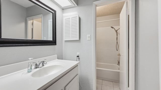5232 Fleetwood Oaks Avenue 216, Dallas, TX 75235