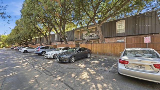 5232 Fleetwood Oaks Avenue 216, Dallas, TX 75235