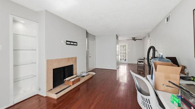 5232 Fleetwood Oaks Avenue 216, Dallas, TX 75235