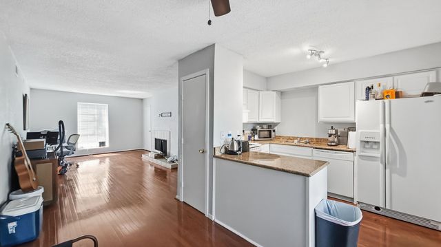 5232 Fleetwood Oaks Avenue 216, Dallas, TX 75235