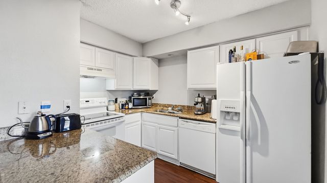 5232 Fleetwood Oaks Avenue 216, Dallas, TX 75235