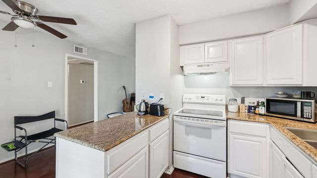 5232 Fleetwood Oaks Avenue 216, Dallas, TX 75235