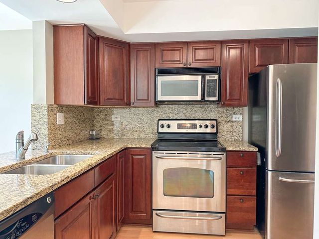11 Foxcroft Road 11-127, Naperville, IL 60565