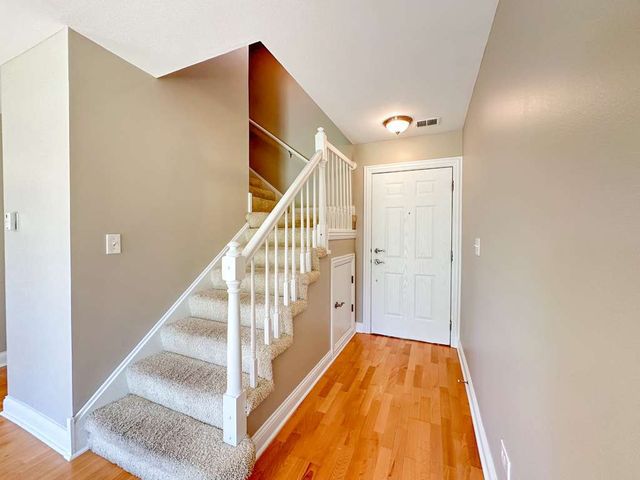 11 Foxcroft Road 11-127, Naperville, IL 60565