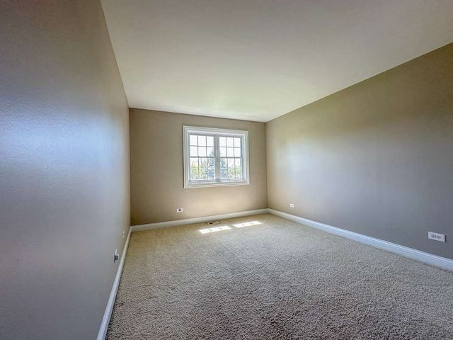 11 Foxcroft Road 11-127, Naperville, IL 60565