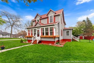 218 N Jackson Street, Spring Lake Vllg, MI 49456