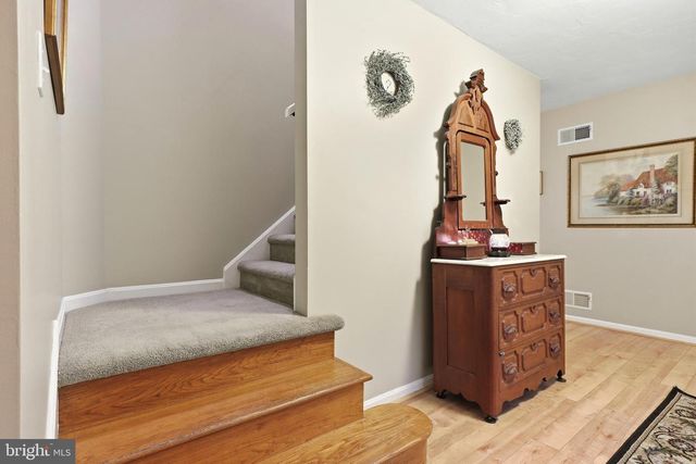 801 MOUNTAIN CT, Hanover, PA 17331