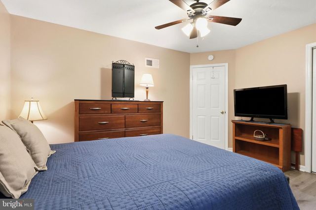 801 MOUNTAIN CT, Hanover, PA 17331
