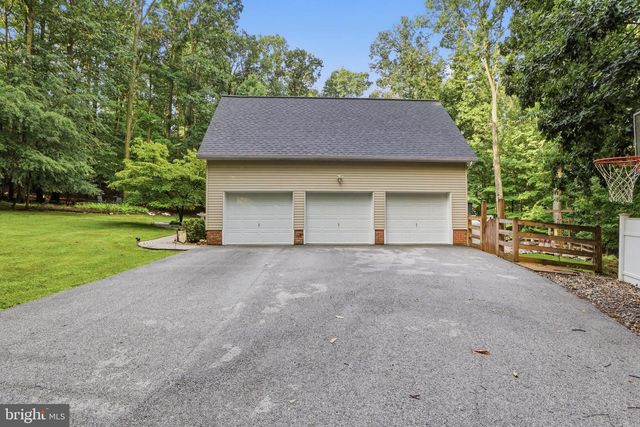 801 MOUNTAIN CT, Hanover, PA 17331