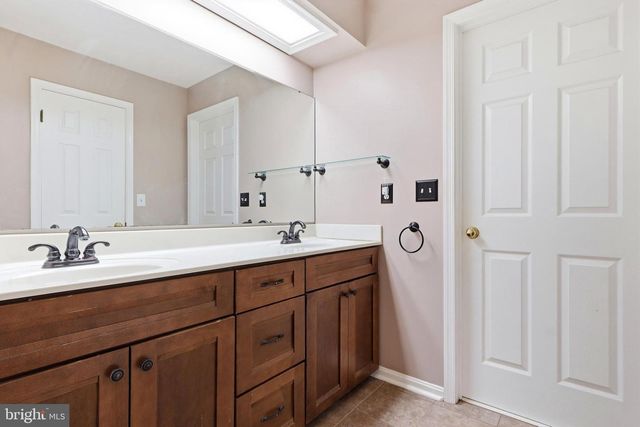 801 MOUNTAIN CT, Hanover, PA 17331