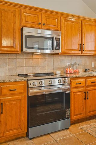 216 SW 40th Street, Moore, OK 73160