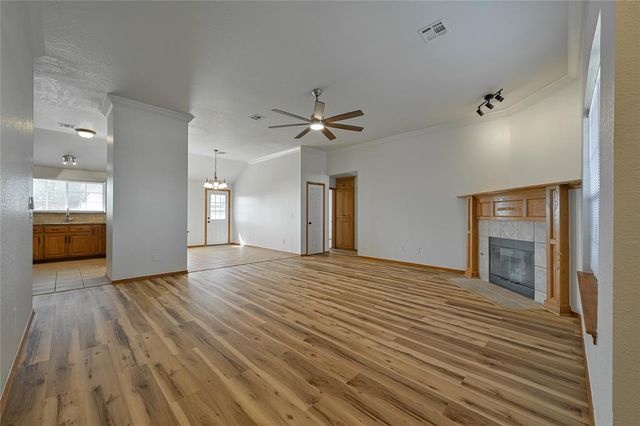 216 SW 40th Street, Moore, OK 73160