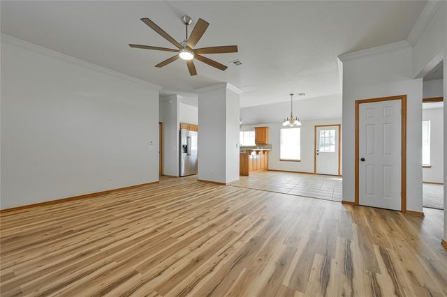 216 SW 40th Street, Moore, OK 73160