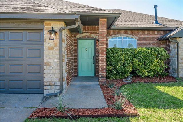 216 SW 40th Street, Moore, OK 73160
